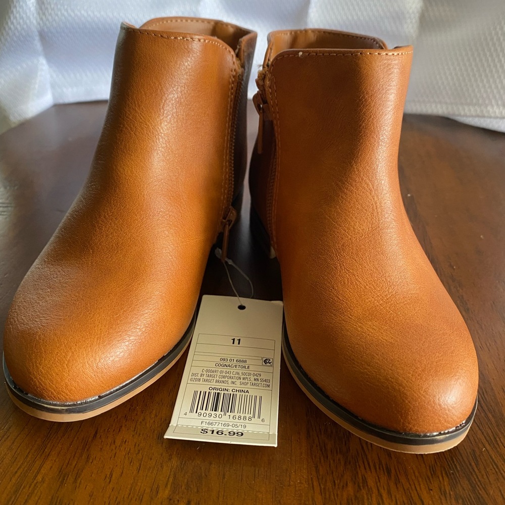 NWT!! Cat & Jack!  Great pair of brown boots!!  New never worn! Size 11